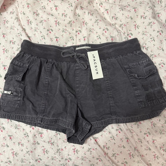 NWT PacSun bundle xs low rise cargo shorts - Picture 4 of 5